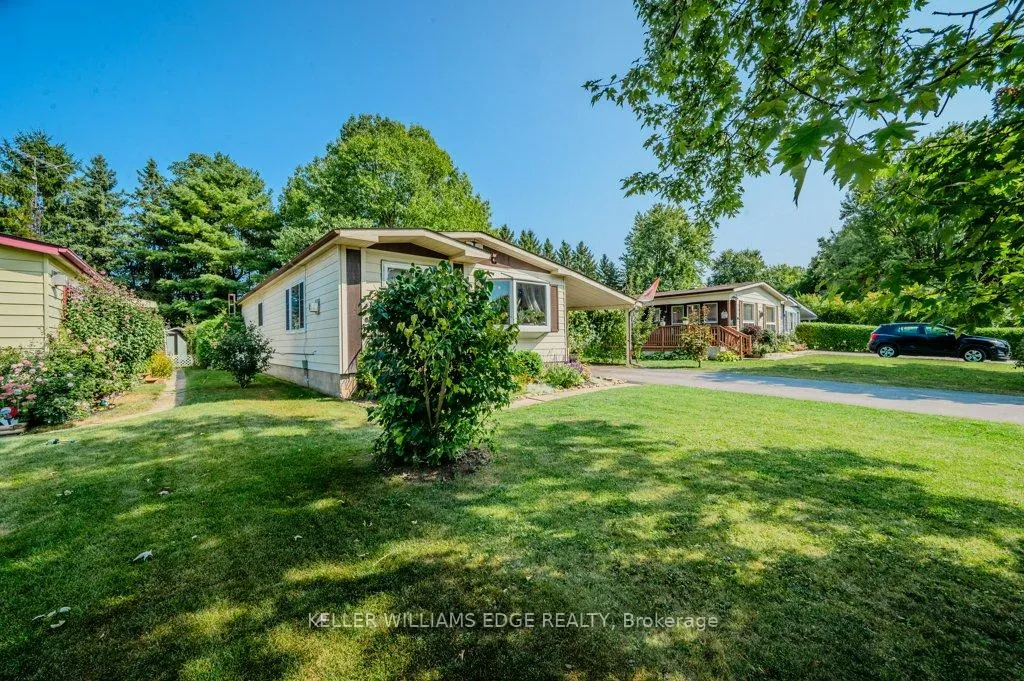 Photo 2 of 148 Maple Crescent, Hamilton, Rural Flamborough — HOMEH