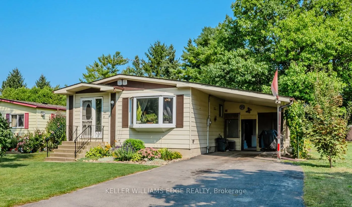 Photo 4 of 148 Maple Crescent, Hamilton, Rural Flamborough — HOMEH