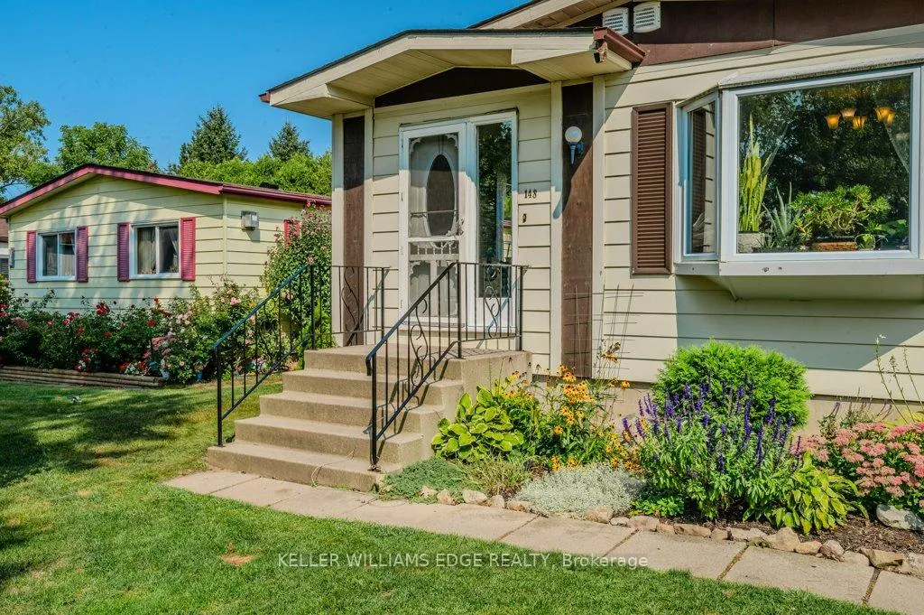 Photo 5 of 148 Maple Crescent, Hamilton, Rural Flamborough — HOMEH