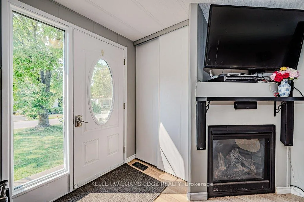 Photo 7 of 148 Maple Crescent, Hamilton, Rural Flamborough — HOMEH