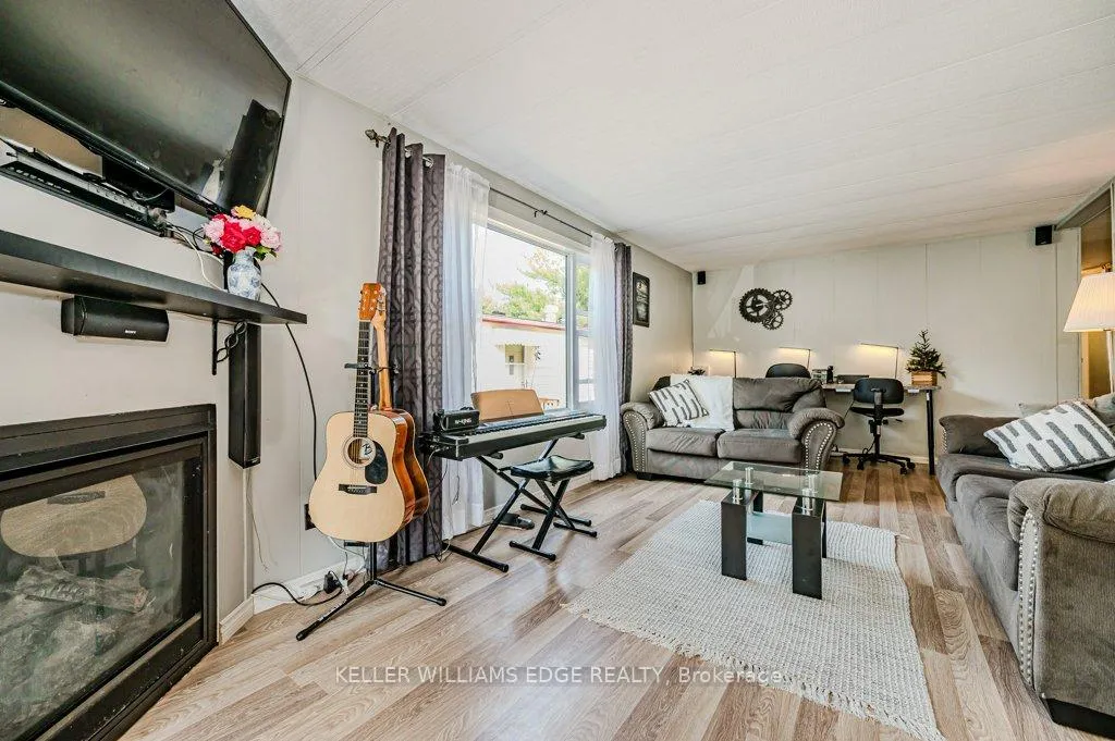 Photo 8 of 148 Maple Crescent, Hamilton, Rural Flamborough — HOMEH