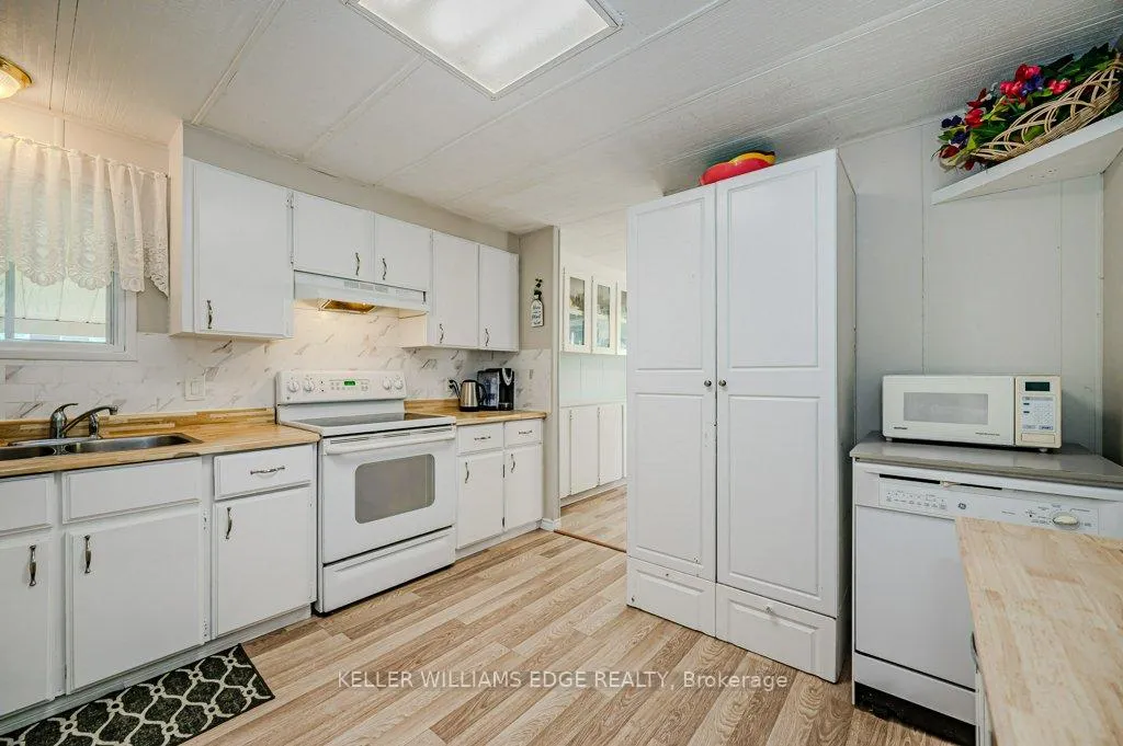 Photo 15 of 148 Maple Crescent, Hamilton, Rural Flamborough — HOMEH