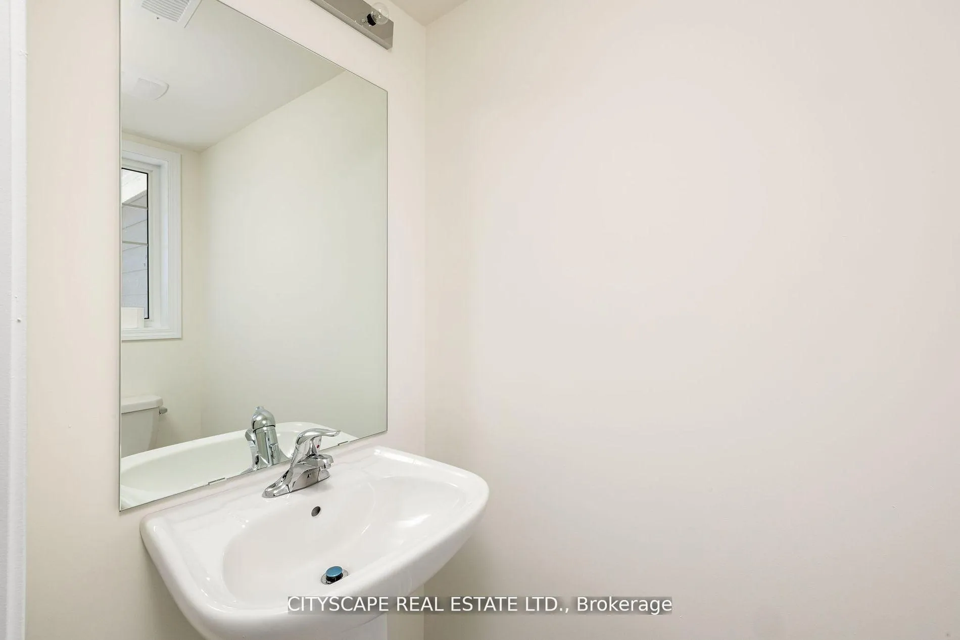 Photo 8 of 29 Sama Way, Wasaga Beach — HOMEH