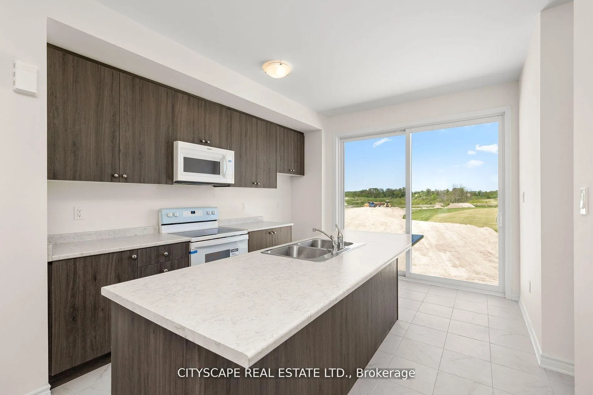 Photo 10 of 29 Sama Way, Wasaga Beach — HOMEH