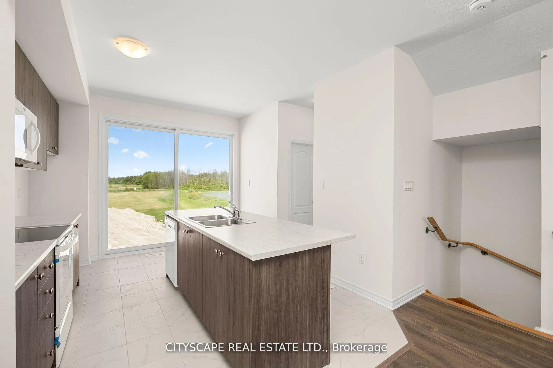 Photo 11 of 29 Sama Way, Wasaga Beach — HOMEH