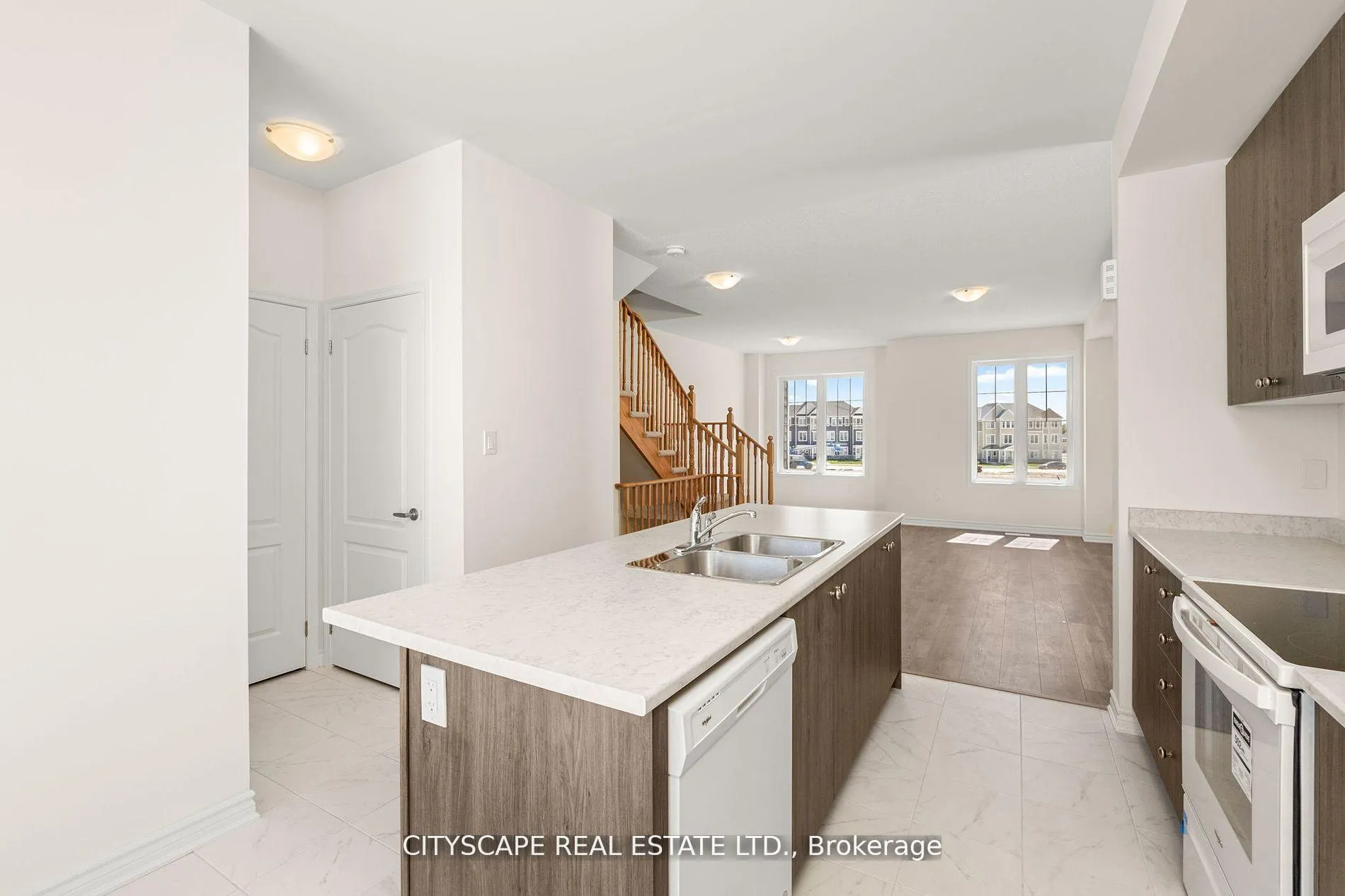 Photo 12 of 29 Sama Way, Wasaga Beach — HOMEH