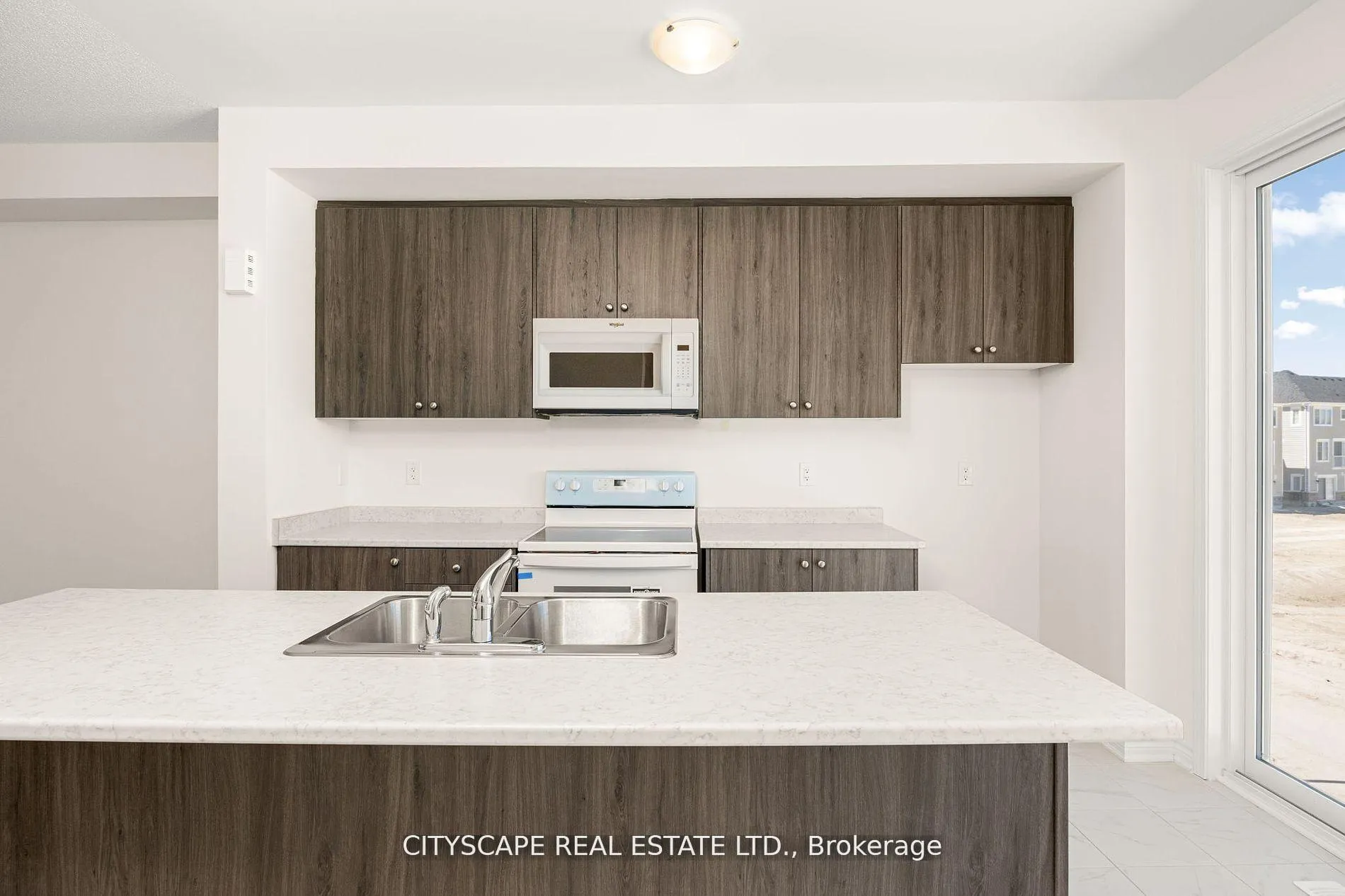 Photo 13 of 29 Sama Way, Wasaga Beach — HOMEH