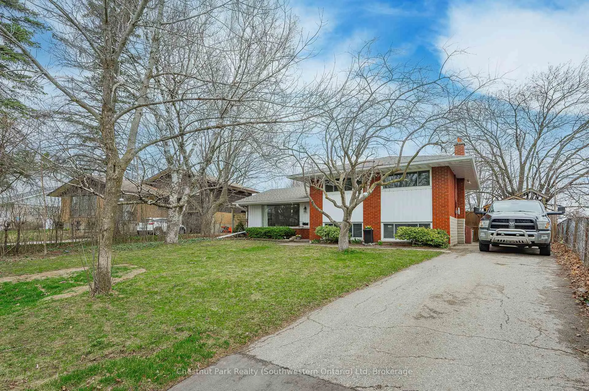 Photo 2 of 290 Langford Place, Waterloo — HOMEH