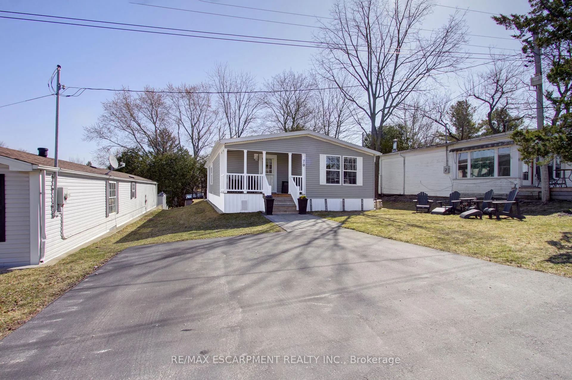 Photo 2 of 70 Park Lane, Hamilton, Rural Flamborough — HOMEH