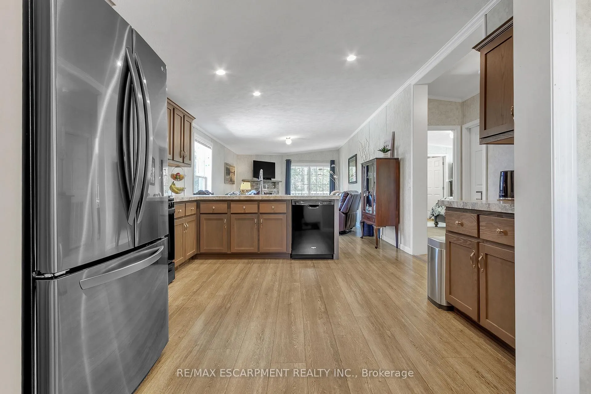 Photo 8 of 70 Park Lane, Hamilton, Rural Flamborough — HOMEH