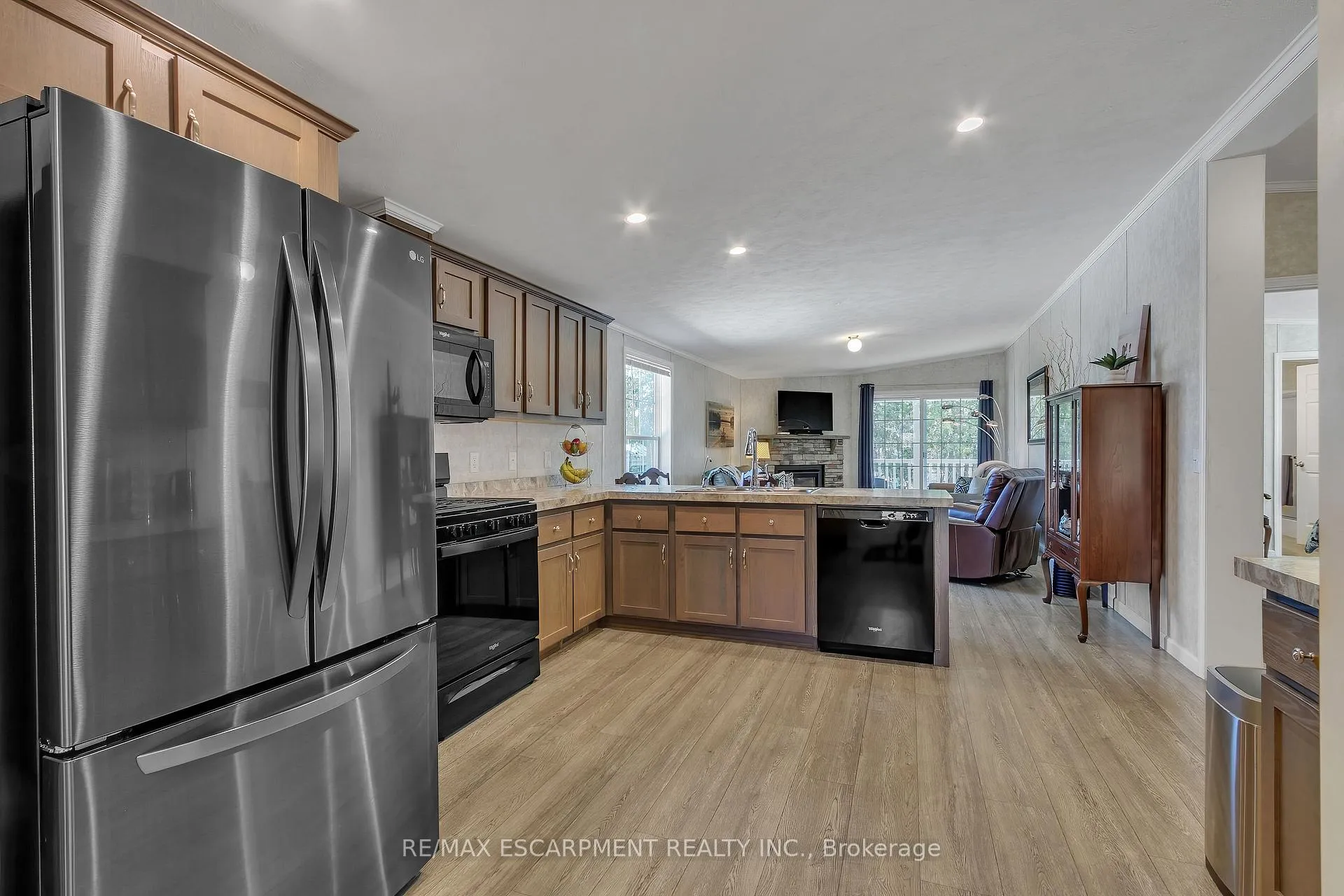 Photo 9 of 70 Park Lane, Hamilton, Rural Flamborough — HOMEH