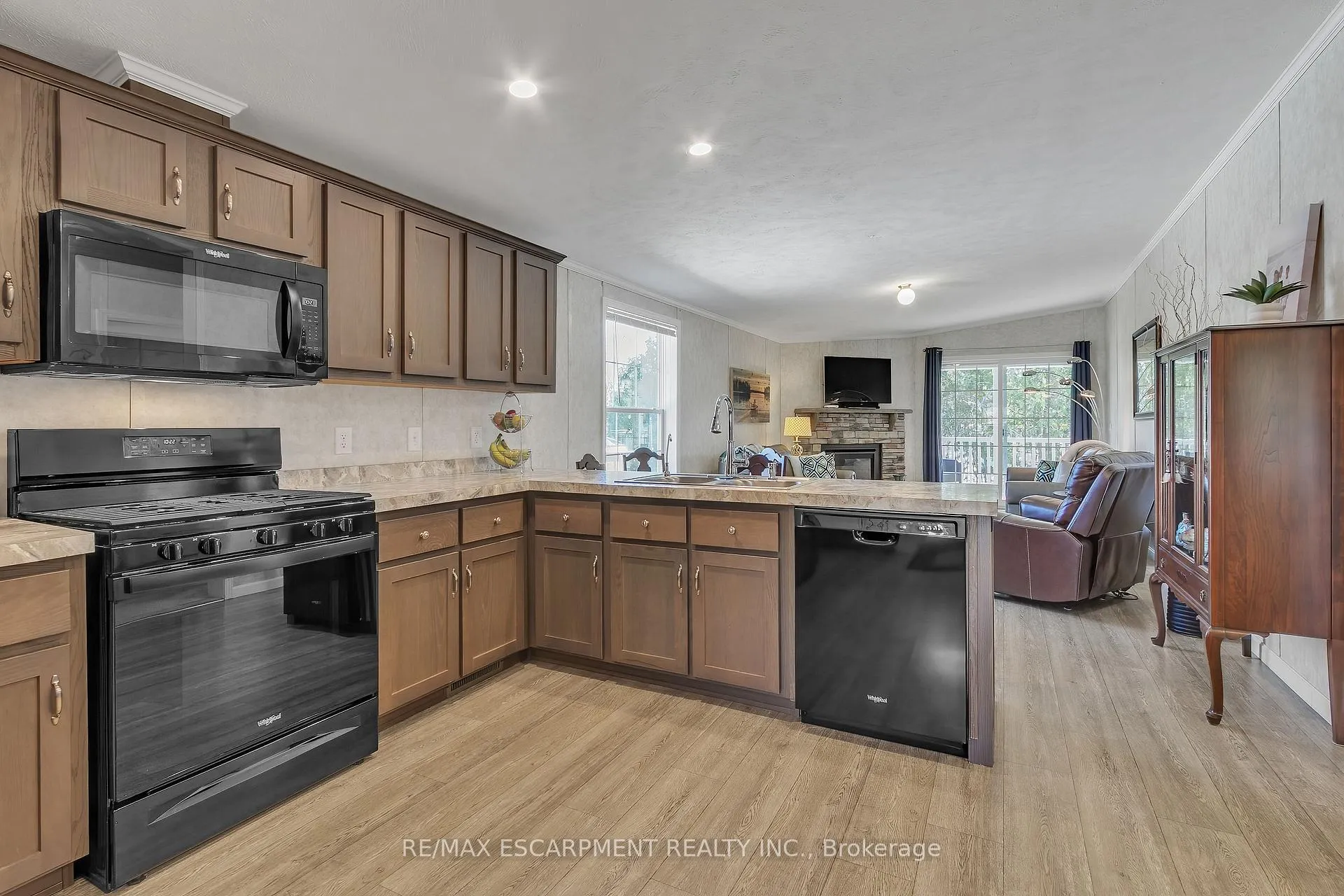 Photo 10 of 70 Park Lane, Hamilton, Rural Flamborough — HOMEH