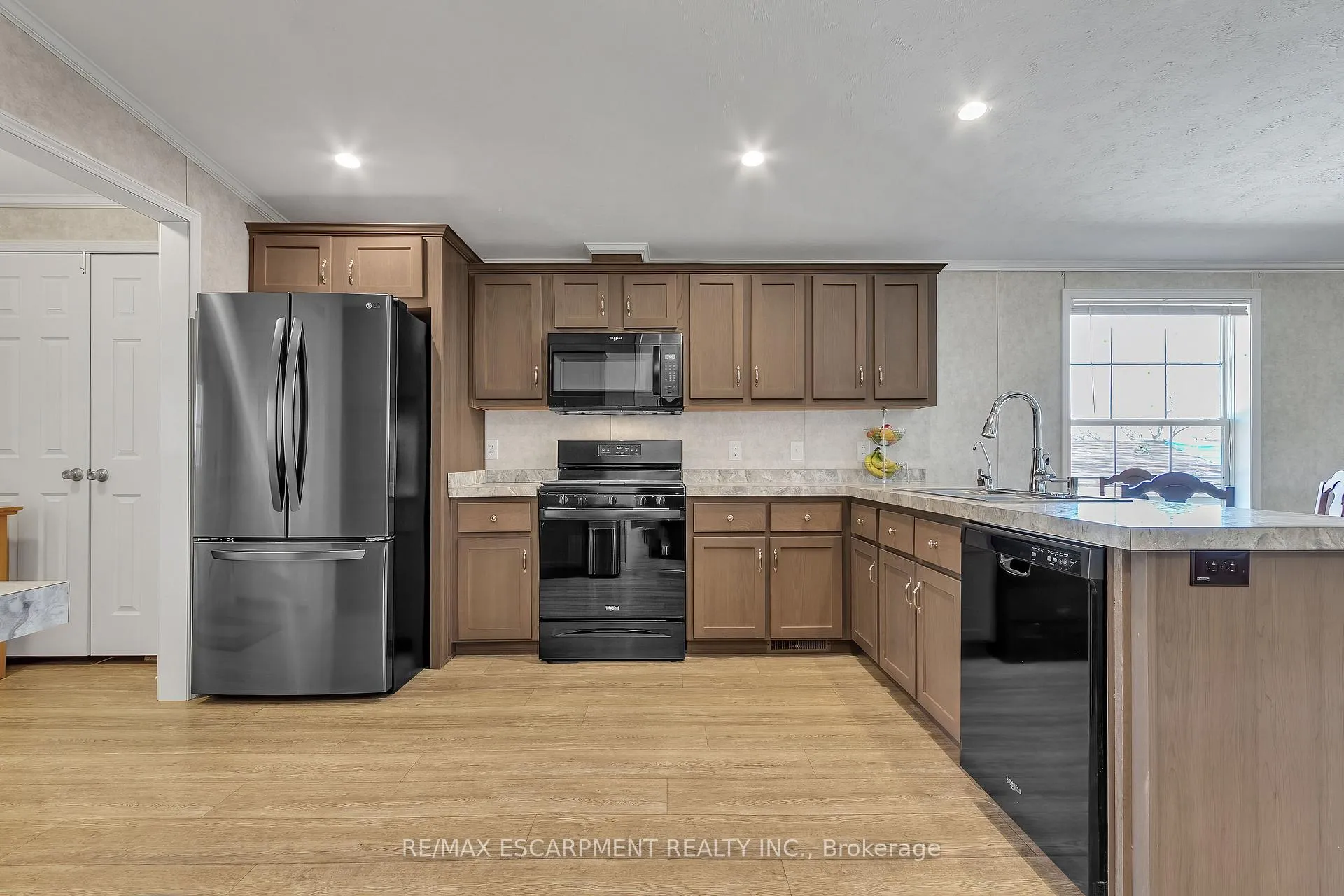 Photo 11 of 70 Park Lane, Hamilton, Rural Flamborough — HOMEH