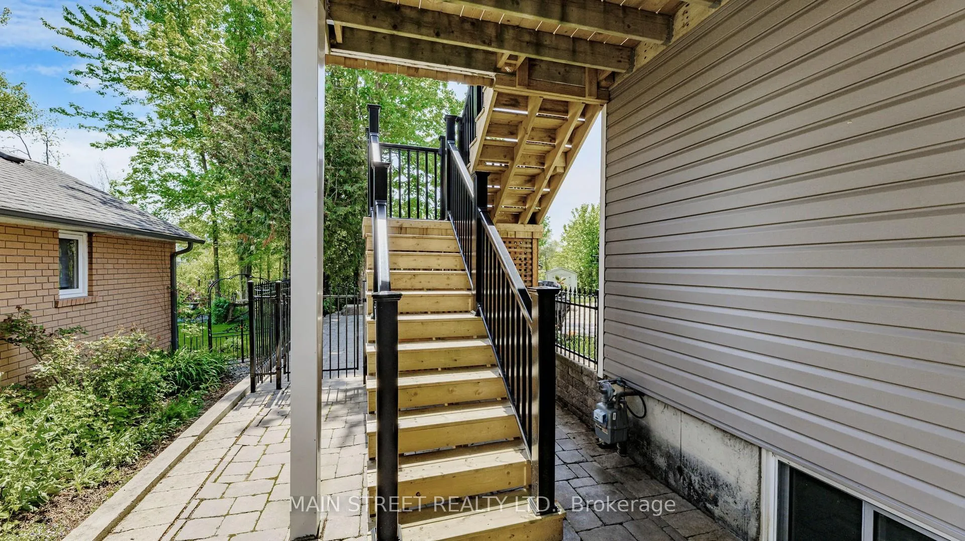 Photo 7 of 132 King Street W, Uxbridge — HOMEH