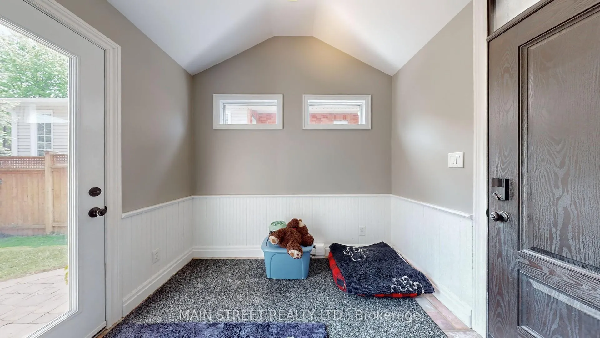 Photo 10 of 132 King Street W, Uxbridge — HOMEH