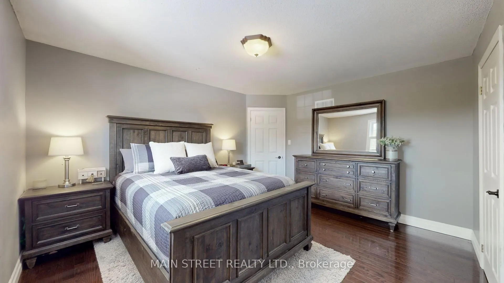 Photo 24 of 132 King Street W, Uxbridge — HOMEH