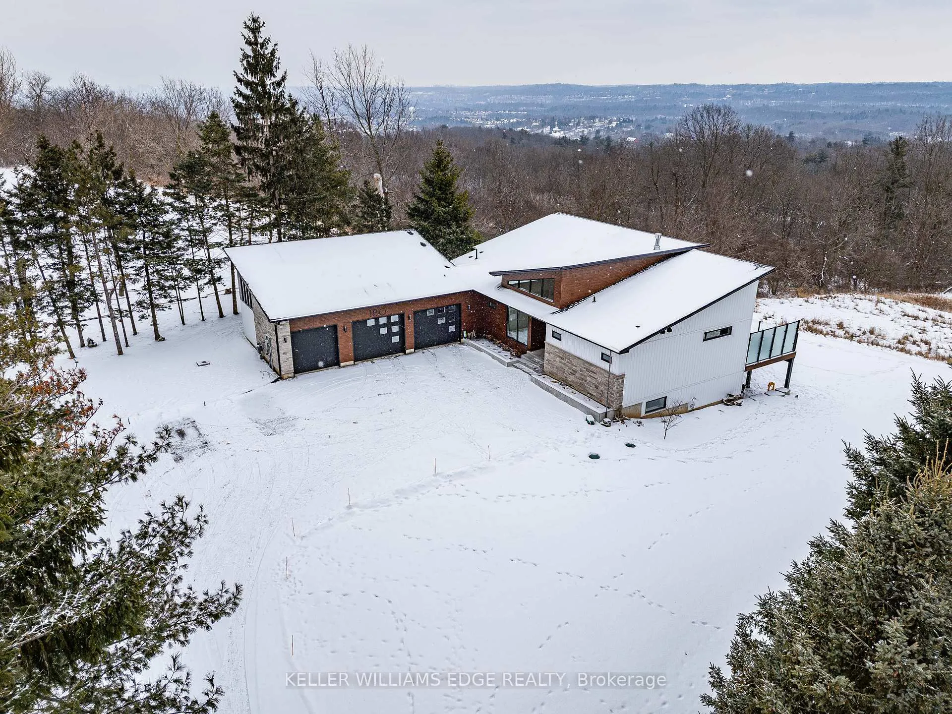 Photo 2 of 180 Weirs Lane, Hamilton, Dundas — HOMEH
