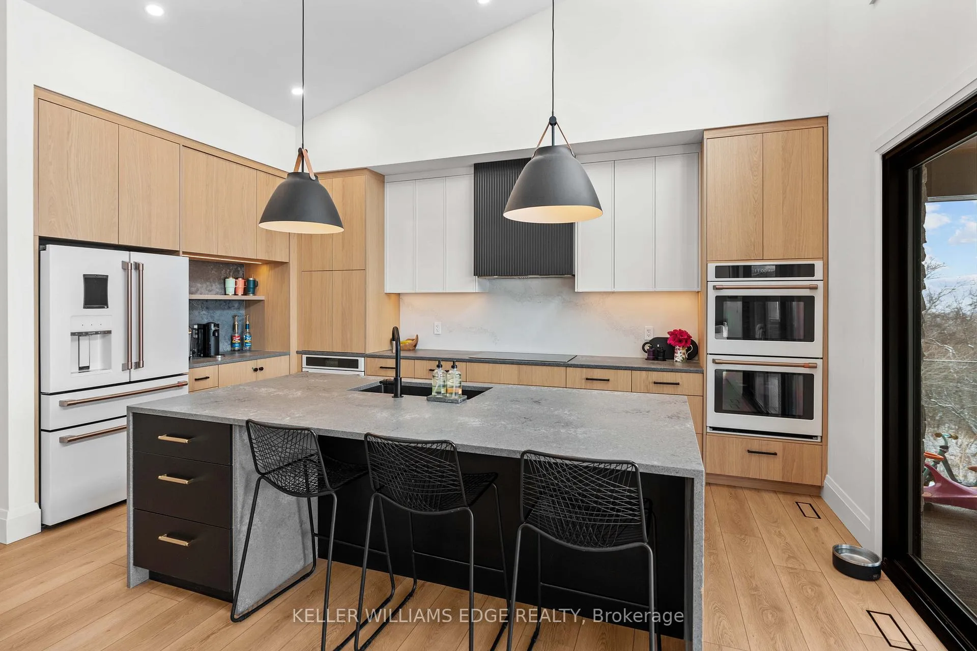 Photo 10 of 180 Weirs Lane, Hamilton, Dundas — HOMEH