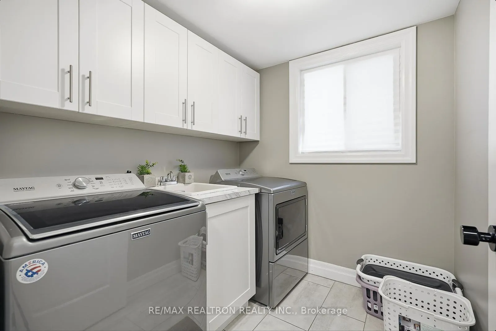 Photo 8 of 1493 Dunedin Crescent, Oshawa, Taunton — HOMEH