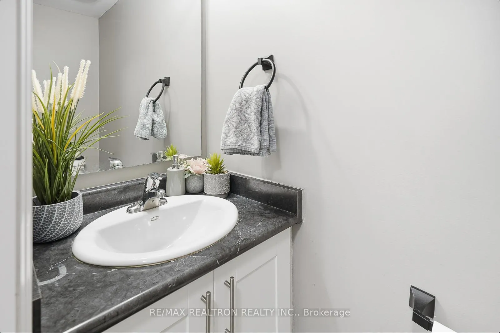 Photo 9 of 1493 Dunedin Crescent, Oshawa, Taunton — HOMEH