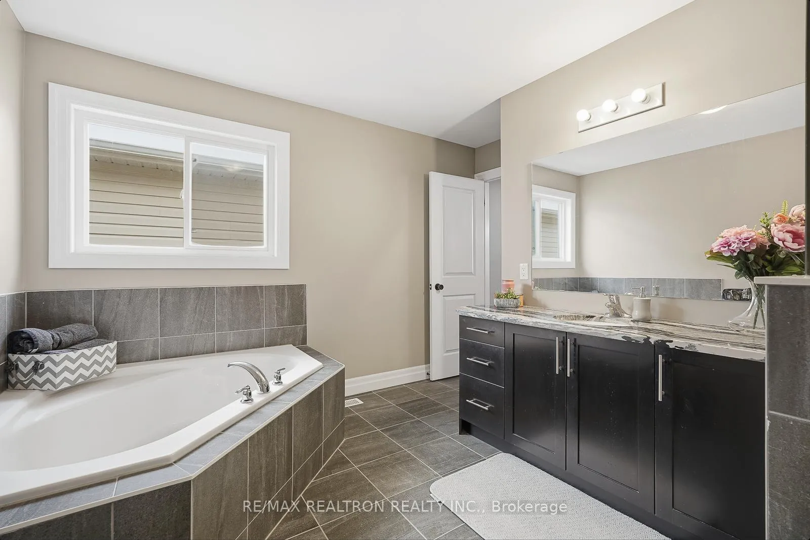 Photo 31 of 1493 Dunedin Crescent, Oshawa, Taunton — HOMEH