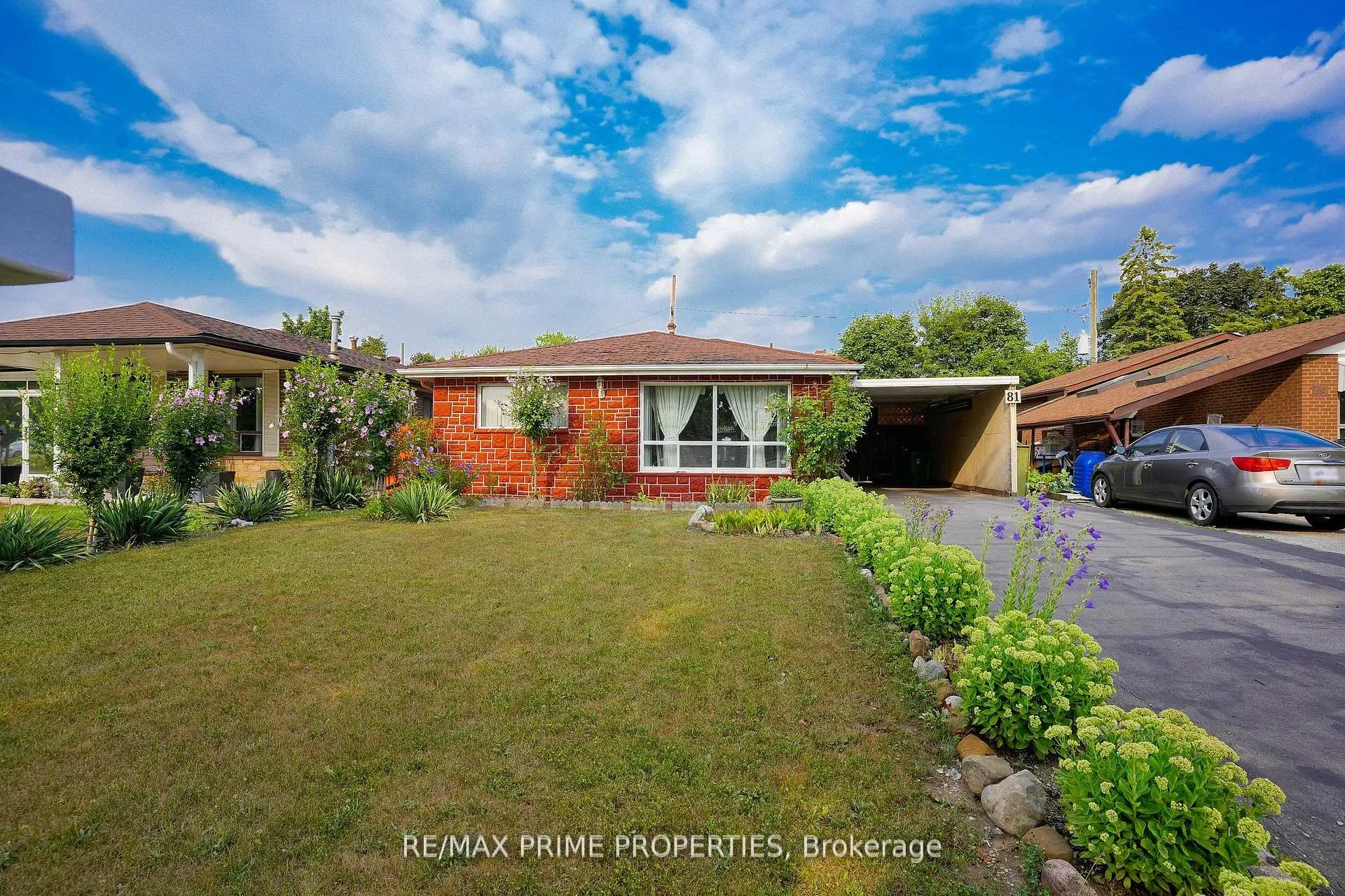 Photo 2 of 81 Silverstone Drive, Etobicoke, Mount Olive-Silverstone-Jamestown — HOMEH