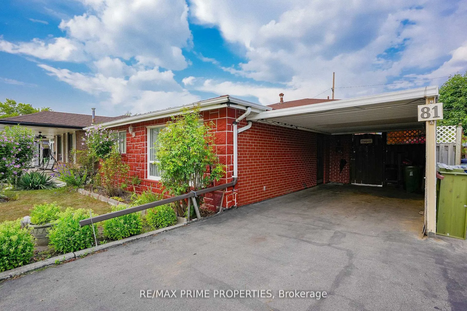 Photo 6 of 81 Silverstone Drive, Etobicoke, Mount Olive-Silverstone-Jamestown — HOMEH