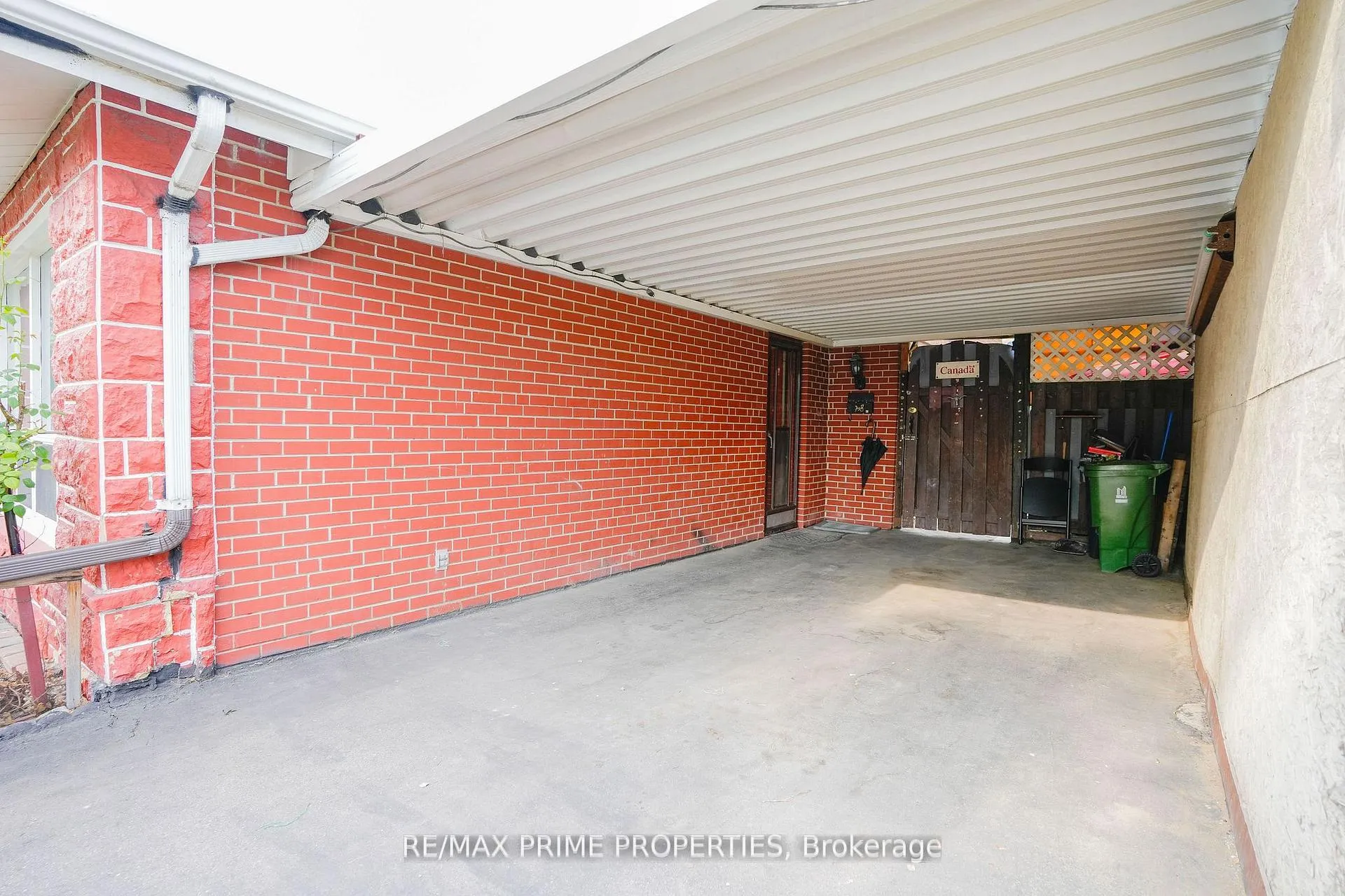 Photo 7 of 81 Silverstone Drive, Etobicoke, Mount Olive-Silverstone-Jamestown — HOMEH