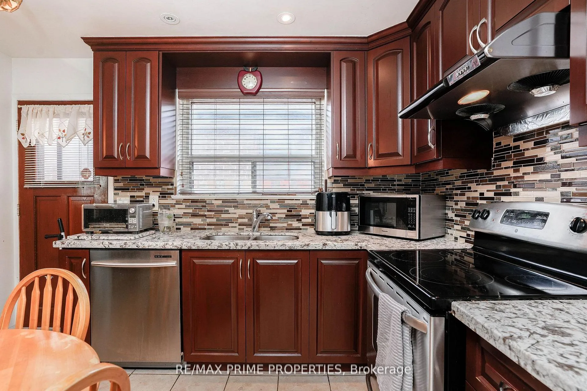 Photo 18 of 81 Silverstone Drive, Etobicoke, Mount Olive-Silverstone-Jamestown — HOMEH