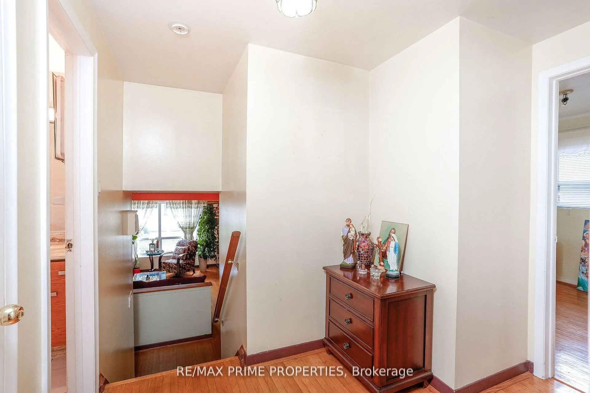 Photo 23 of 81 Silverstone Drive, Etobicoke, Mount Olive-Silverstone-Jamestown — HOMEH