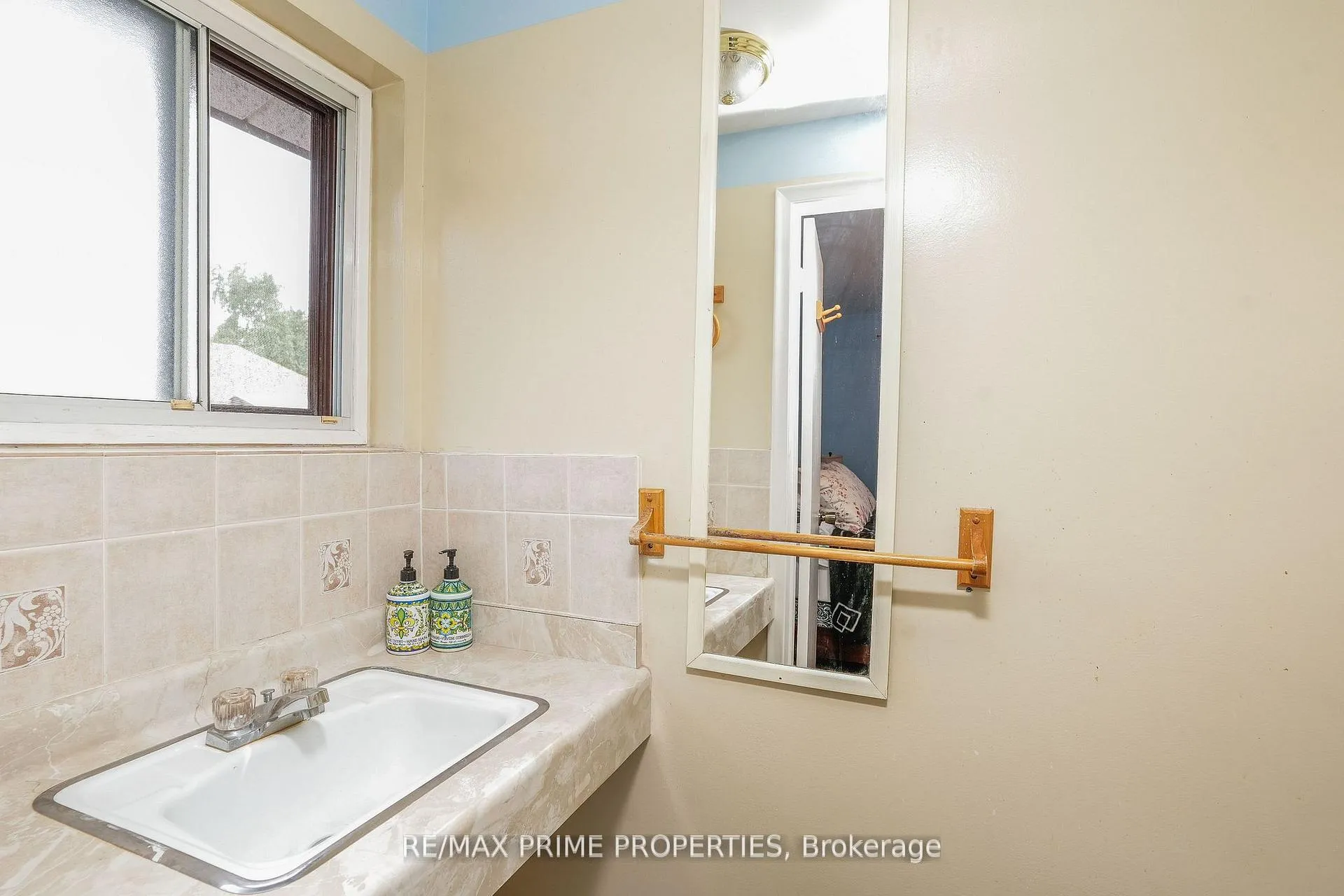 Photo 27 of 81 Silverstone Drive, Etobicoke, Mount Olive-Silverstone-Jamestown — HOMEH