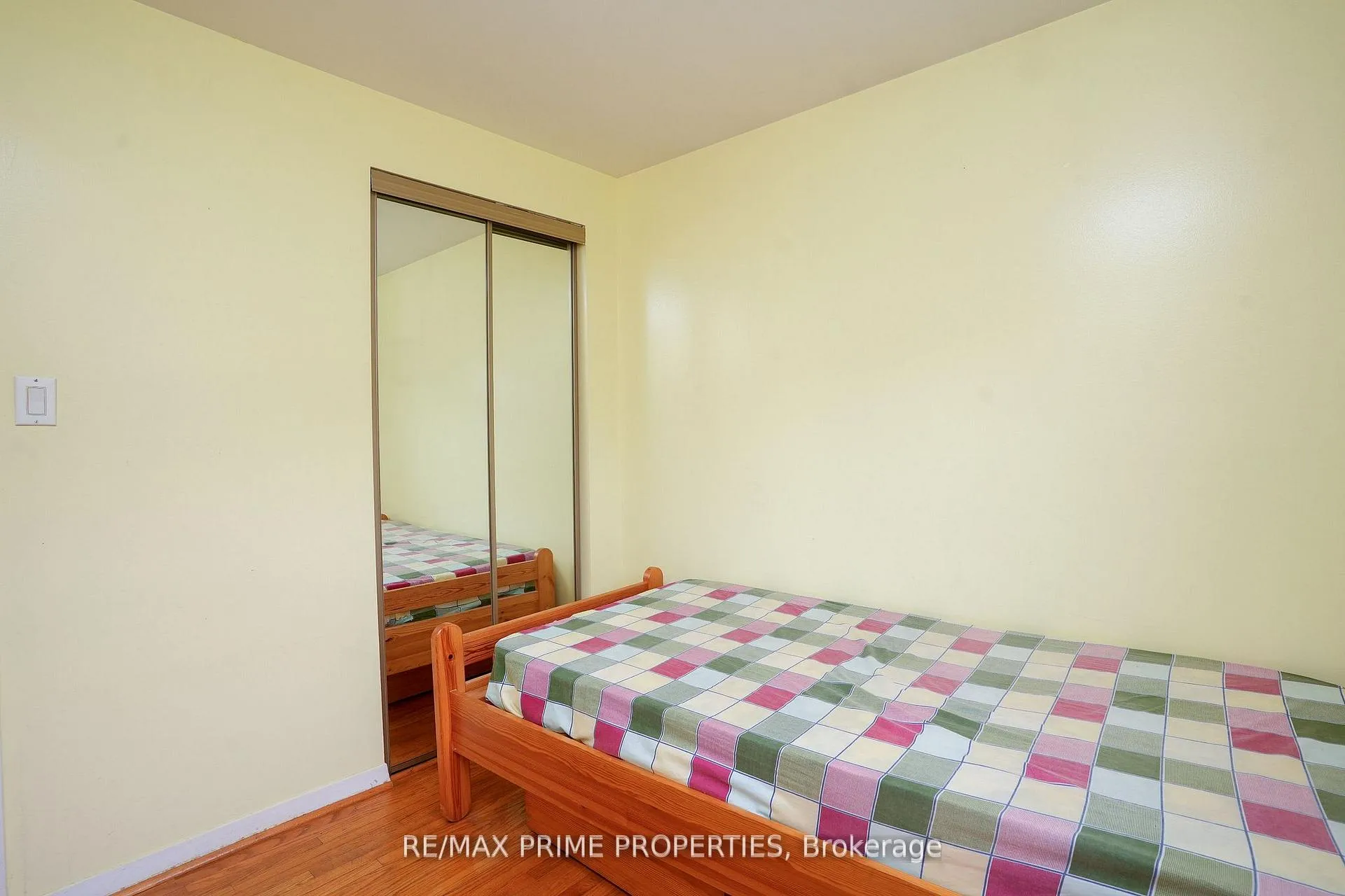 Photo 33 of 81 Silverstone Drive, Etobicoke, Mount Olive-Silverstone-Jamestown — HOMEH