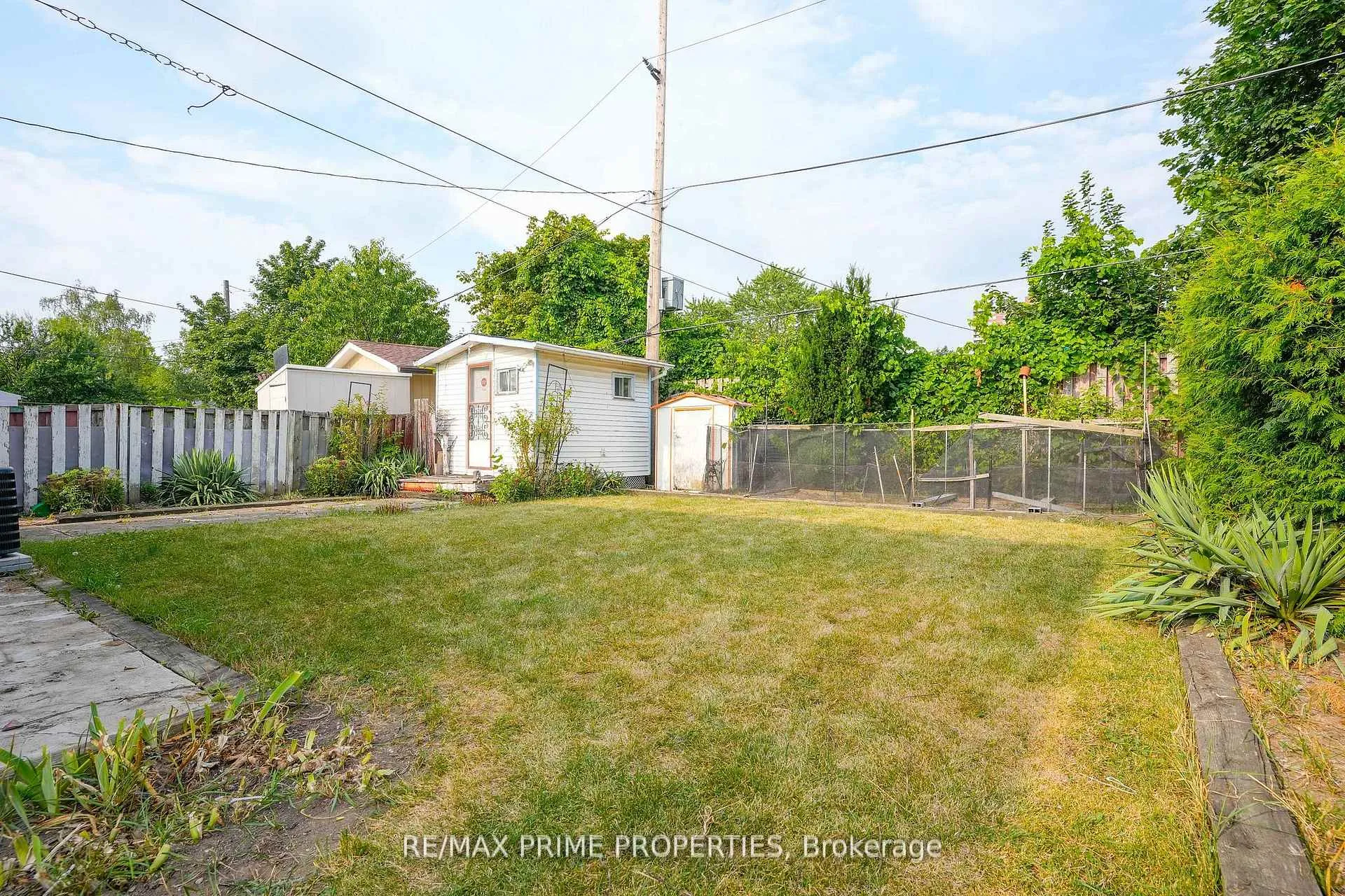 Photo 42 of 81 Silverstone Drive, Etobicoke, Mount Olive-Silverstone-Jamestown — HOMEH