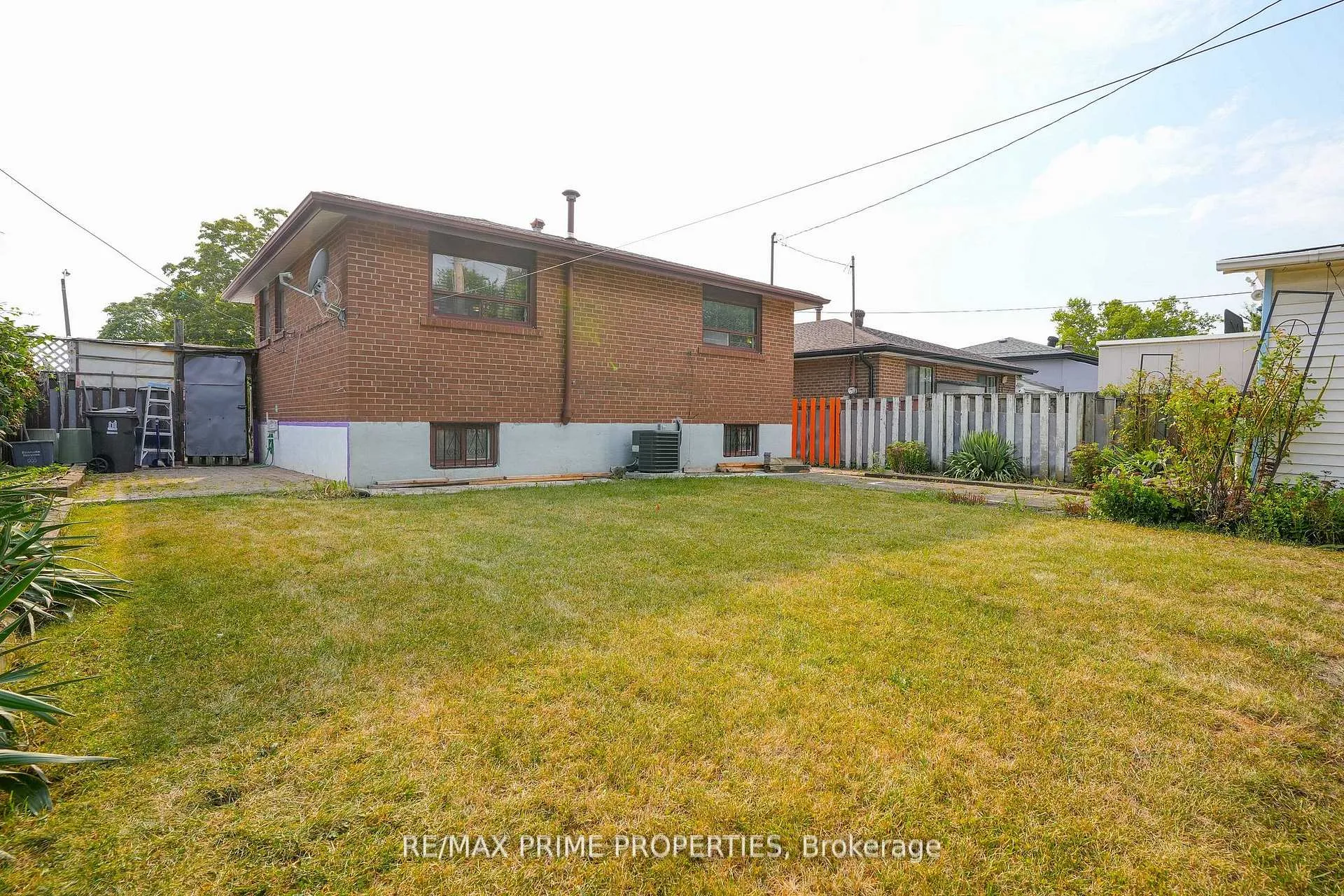 Photo 43 of 81 Silverstone Drive, Etobicoke, Mount Olive-Silverstone-Jamestown — HOMEH