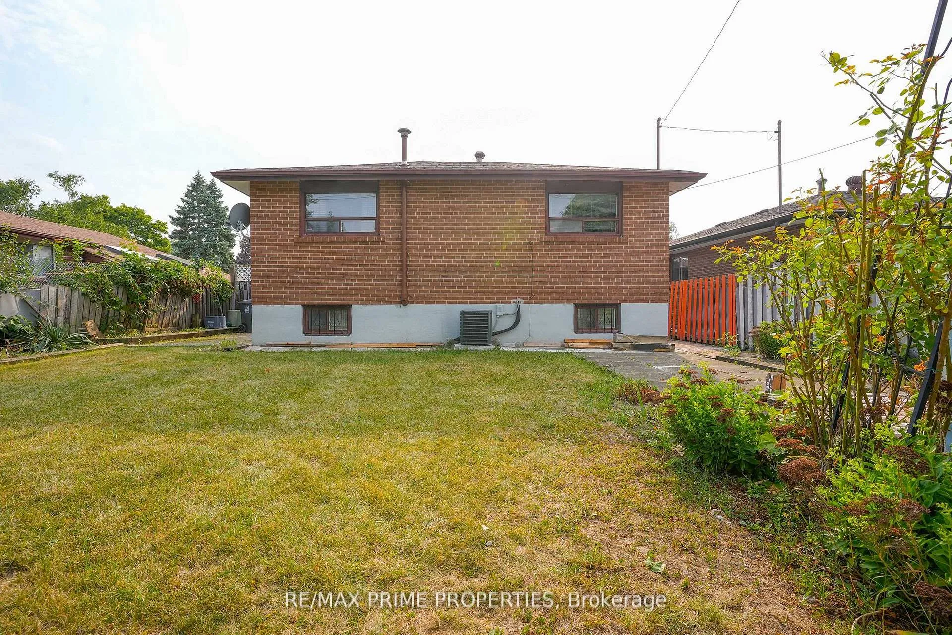 Photo 44 of 81 Silverstone Drive, Etobicoke, Mount Olive-Silverstone-Jamestown — HOMEH