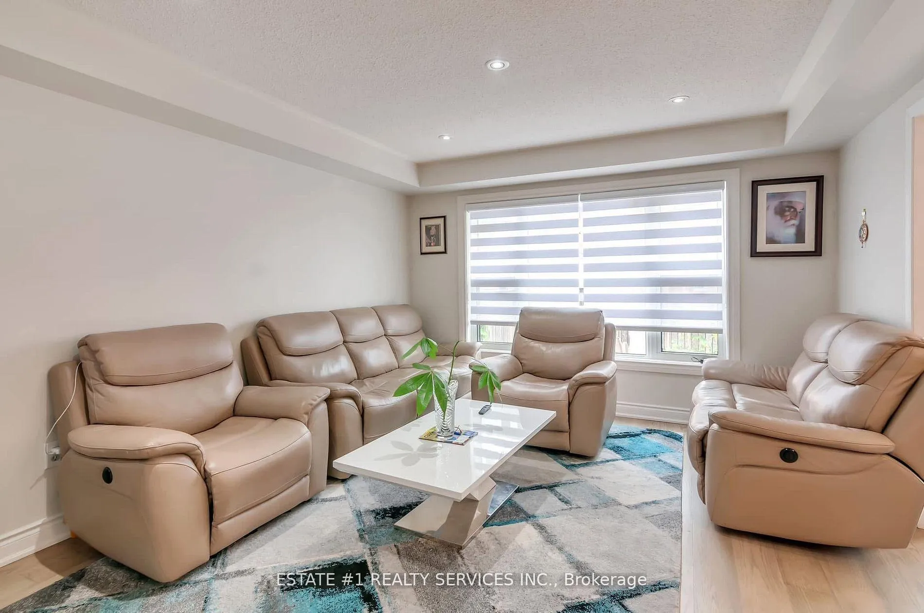 Photo 5 of 68 Ponymeadow Way, Brampton, Credit Valley — HOMEH