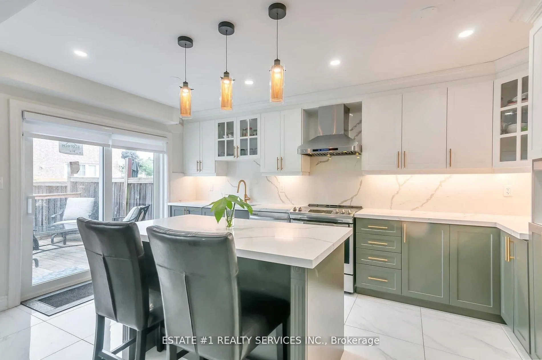 Photo 13 of 68 Ponymeadow Way, Brampton, Credit Valley — HOMEH