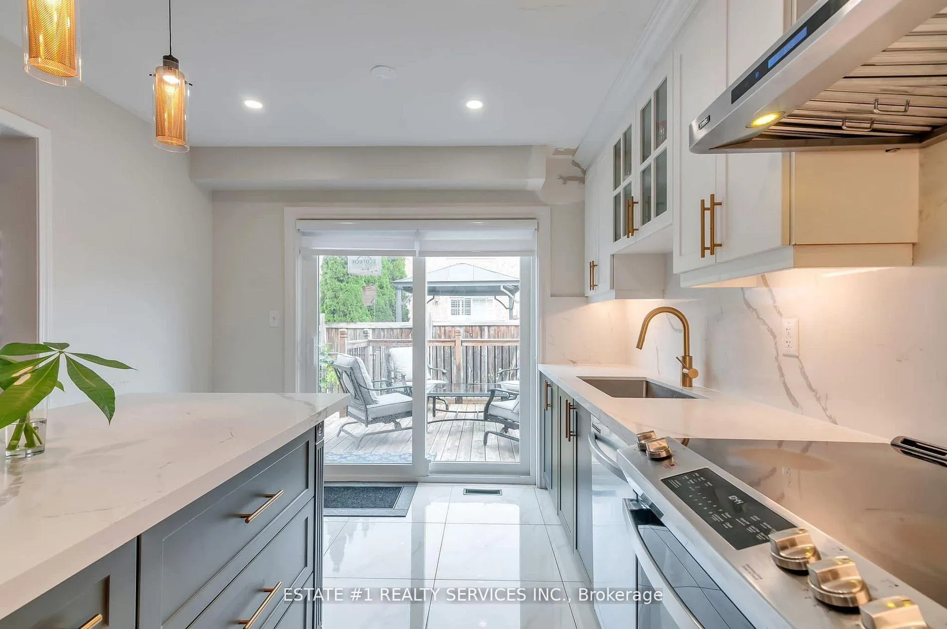 Photo 14 of 68 Ponymeadow Way, Brampton, Credit Valley — HOMEH