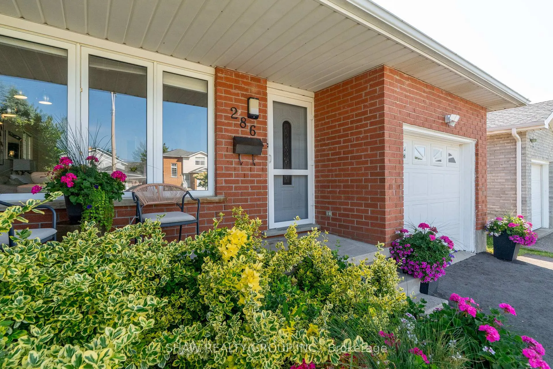 Photo 5 of 286 Newbury Drive, Kitchener — HOMEH