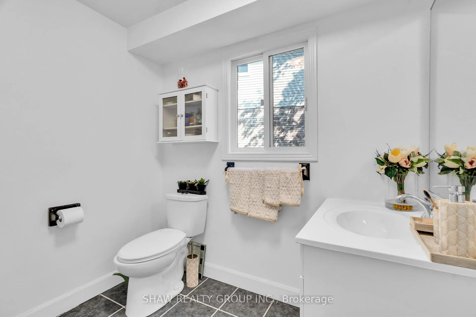 Photo 21 of 286 Newbury Drive, Kitchener — HOMEH