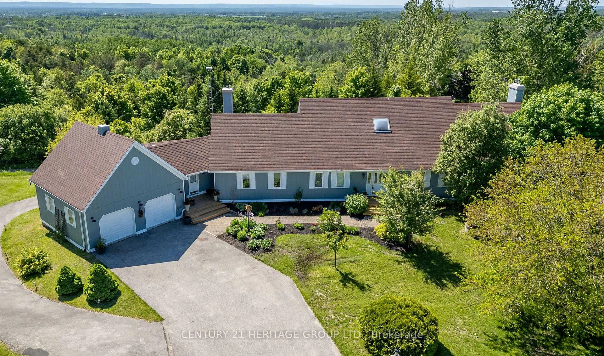 Front of 3 Algonquin Court