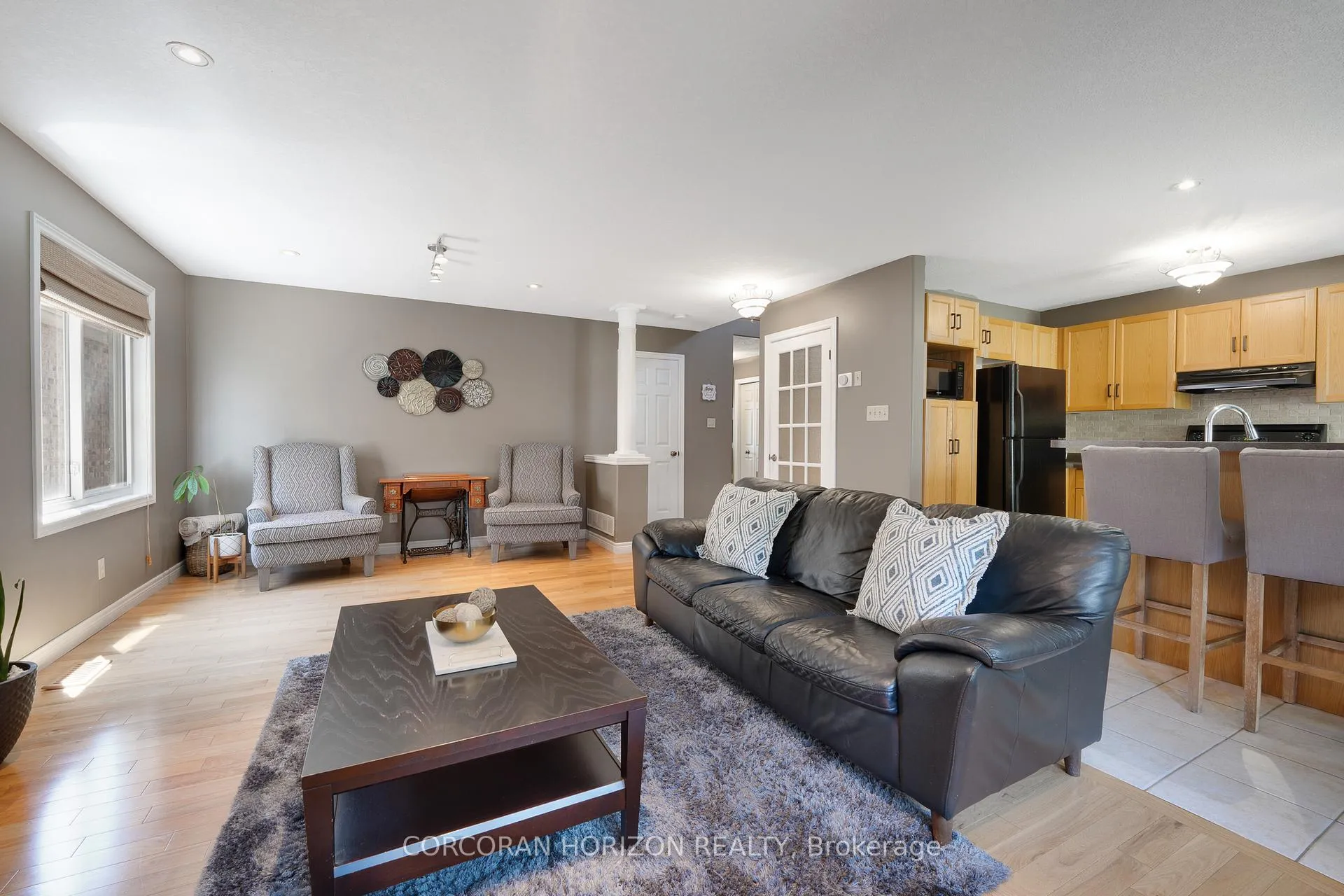 Photo 10 of 549 Langlaw Drive, Cambridge — HOMEH