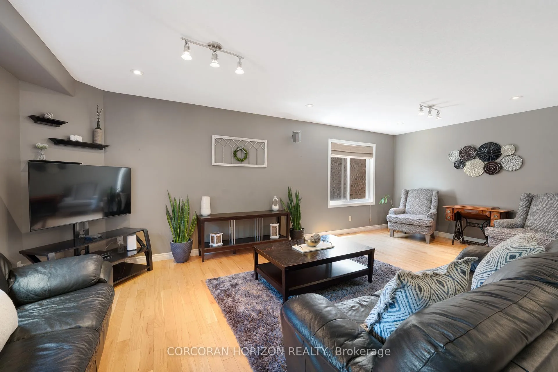 Photo 11 of 549 Langlaw Drive, Cambridge — HOMEH
