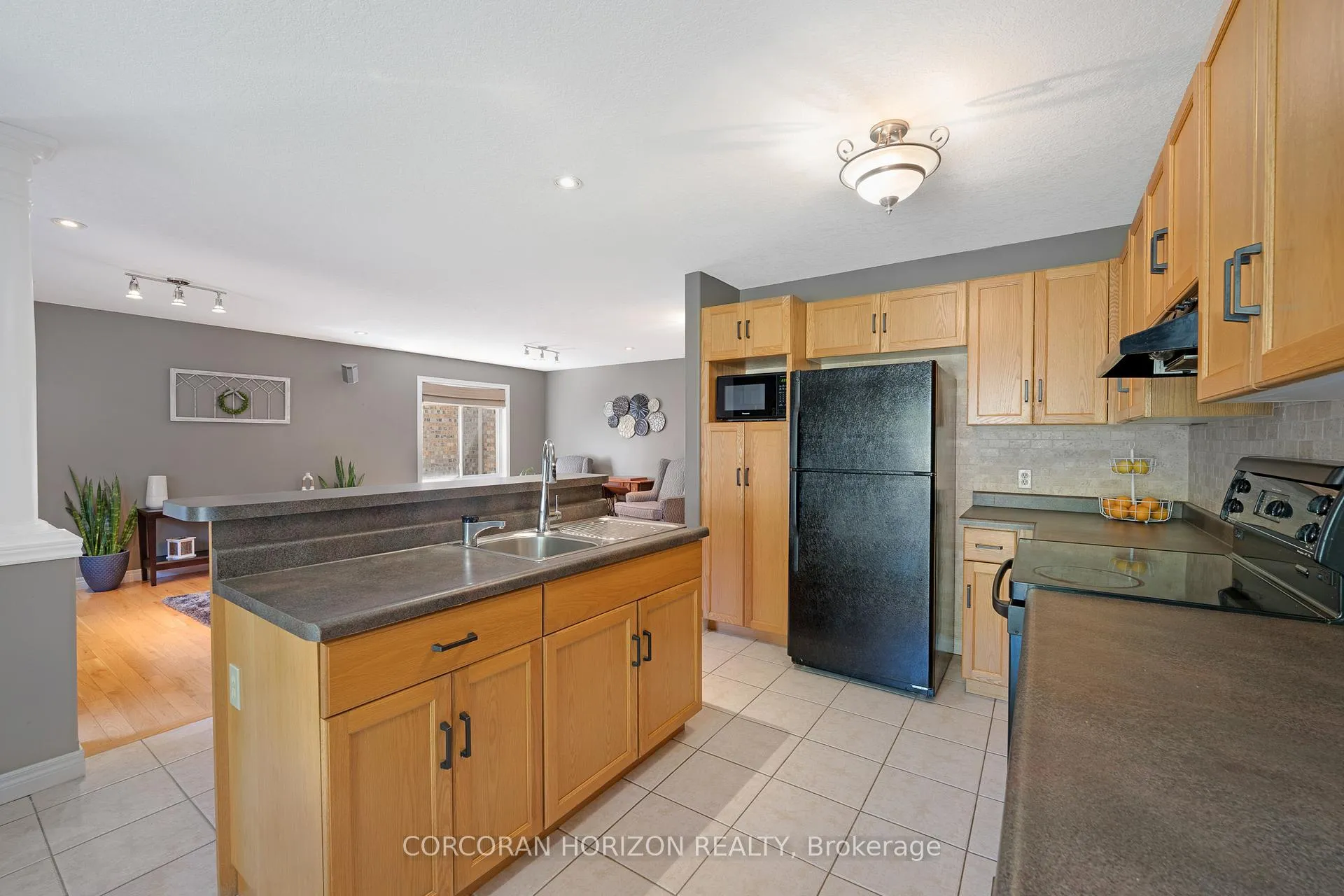 Photo 14 of 549 Langlaw Drive, Cambridge — HOMEH
