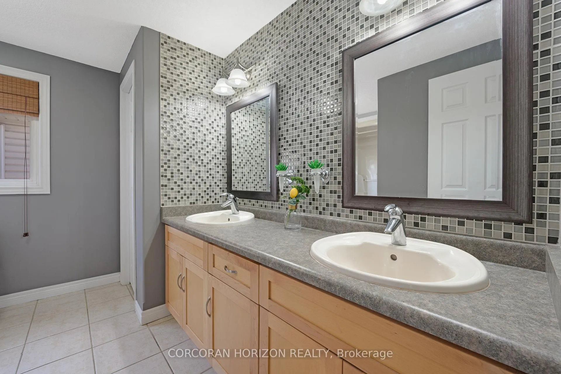 Photo 23 of 549 Langlaw Drive, Cambridge — HOMEH