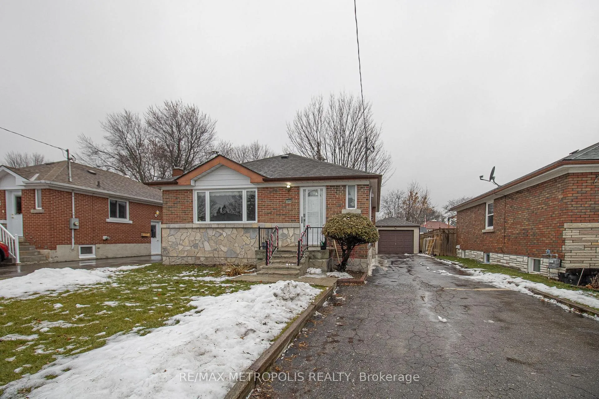 Photo 2 of 288 Guelph Street, Oshawa, Donevan — HOMEH