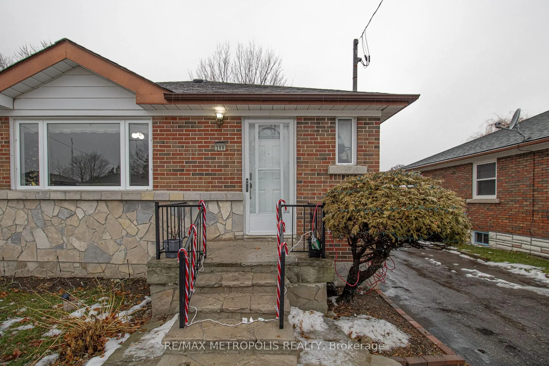 Photo 4 of 288 Guelph Street, Oshawa, Donevan — HOMEH