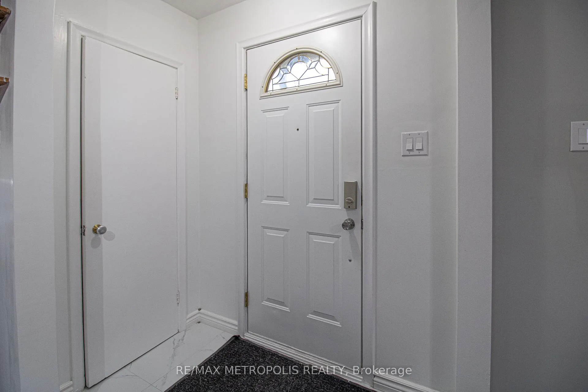 Photo 5 of 288 Guelph Street, Oshawa, Donevan — HOMEH