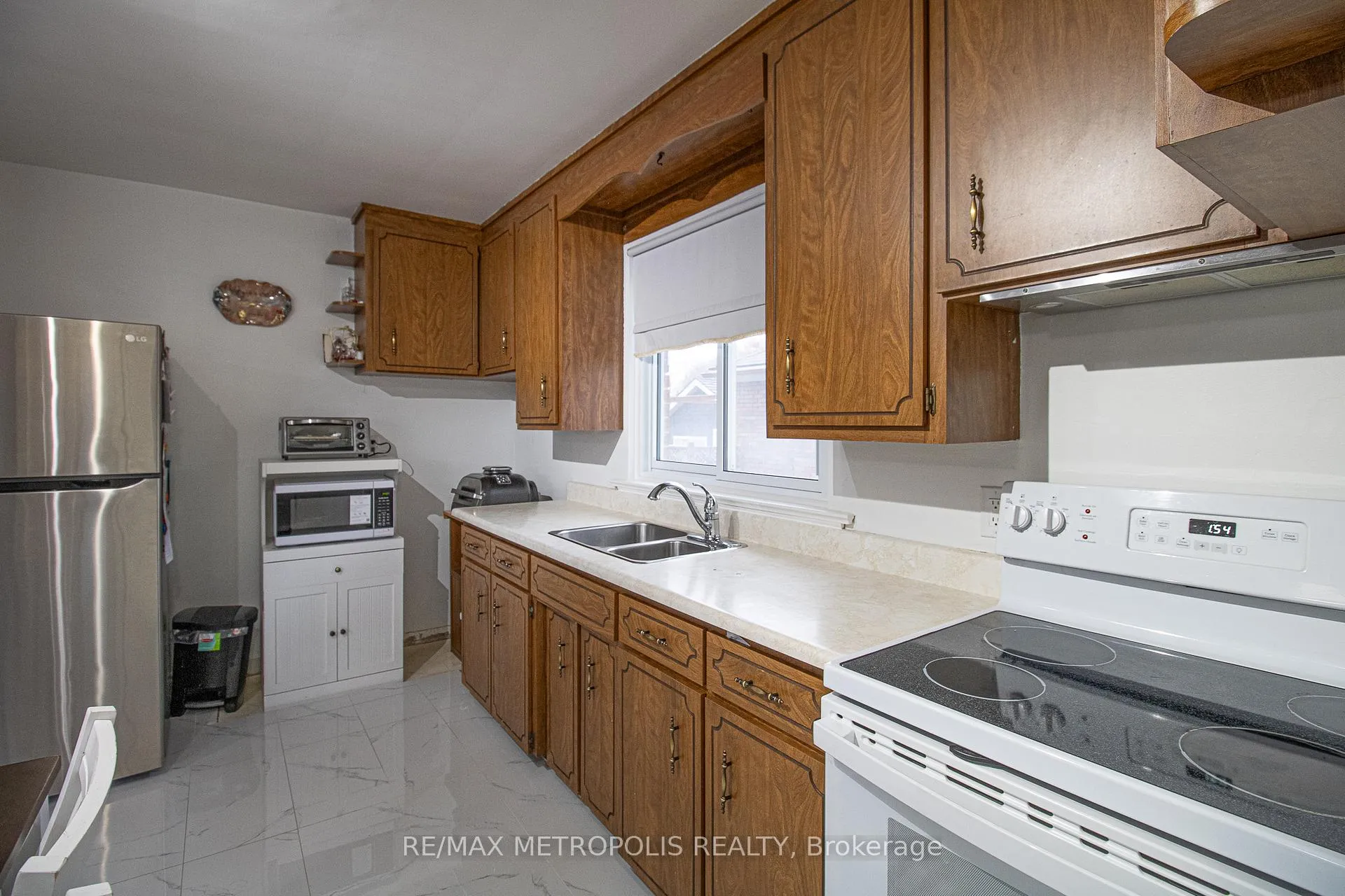 Photo 10 of 288 Guelph Street, Oshawa, Donevan — HOMEH
