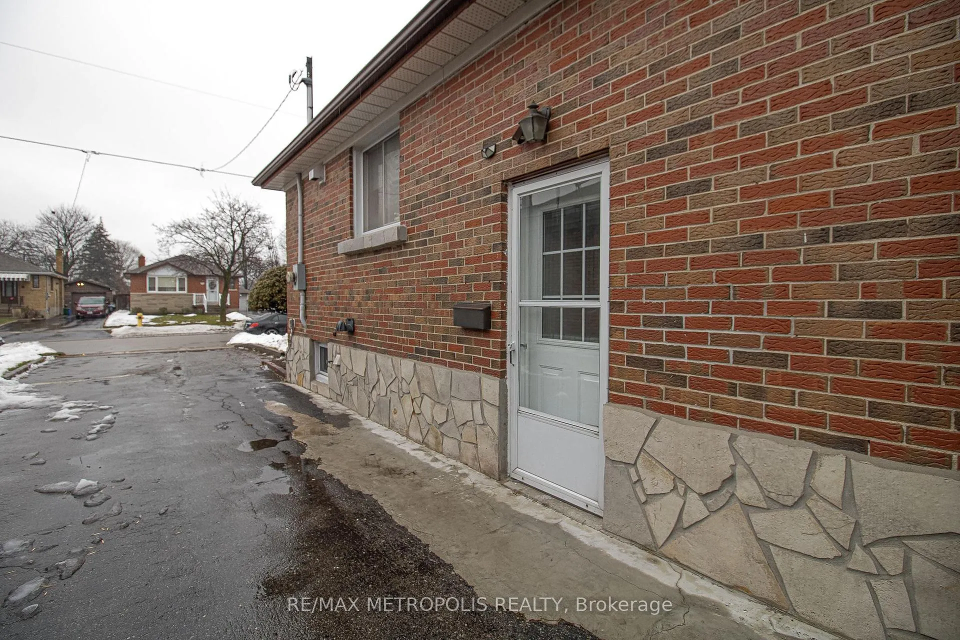 Photo 25 of 288 Guelph Street, Oshawa, Donevan — HOMEH